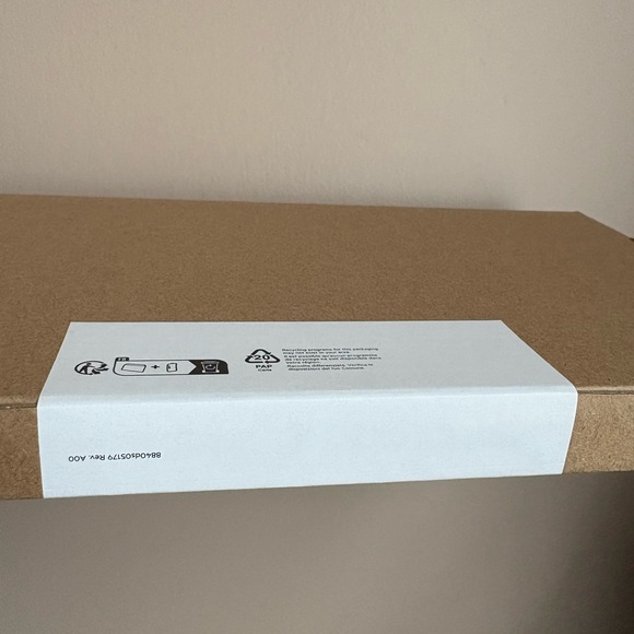 iPhone 13 Pro/13/14 Screen Protector - Picture 3 of 6